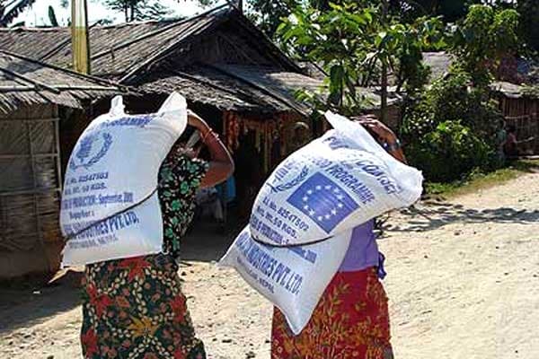Food-aid-in-refugee-camp-in-Nepal-